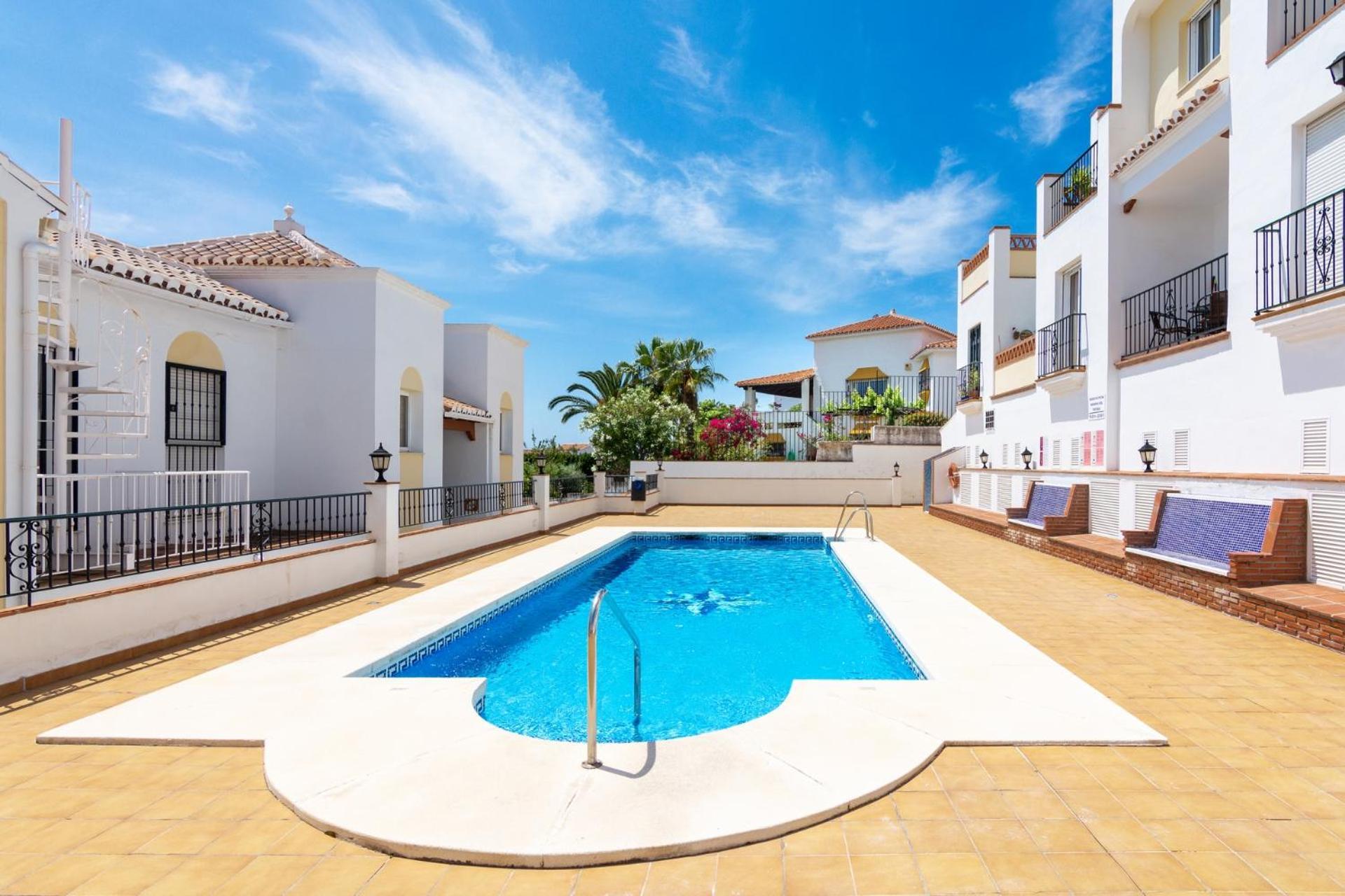 Apartamento Chimenea Playa - 2 Dormitorios Y Terraza Nerja Exterior photo
